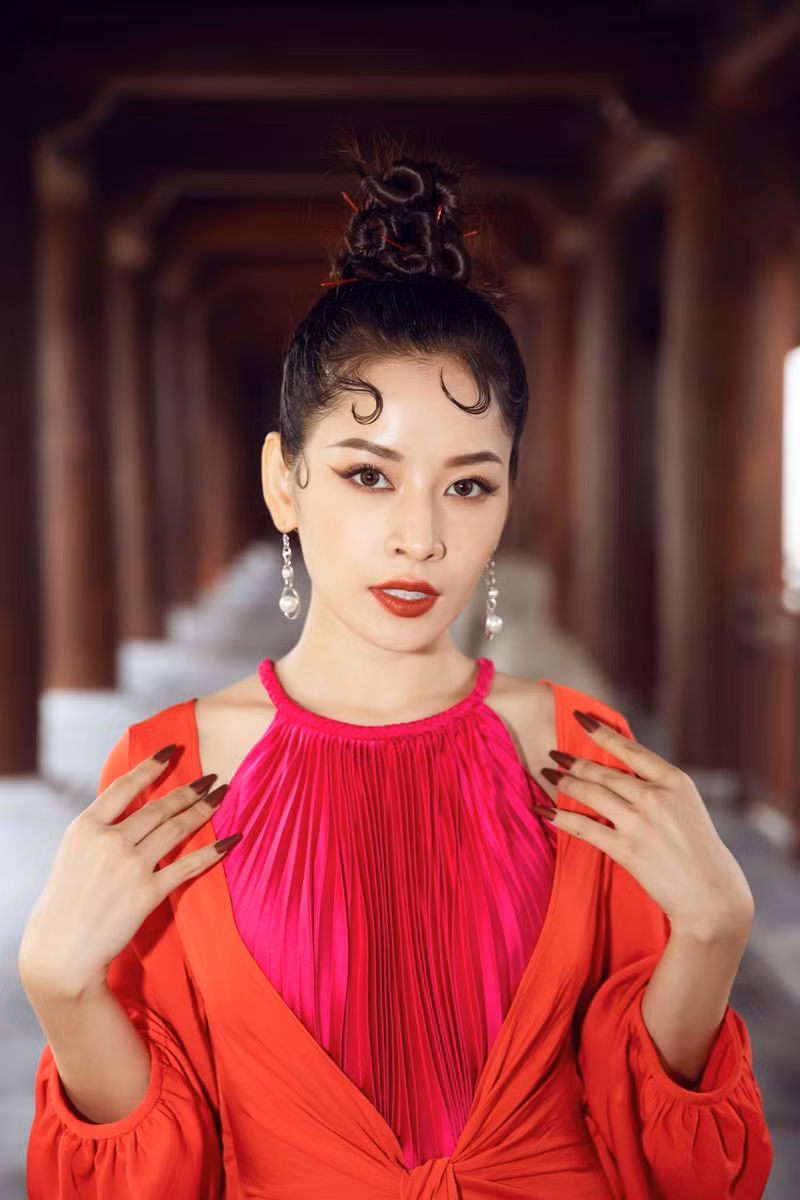 Hoa hậu Tiểu Vy, Mỹ Linh, Hương Giang, Chi Pu khoe thần thái trong cái lạnh dưới 10 độ ảnh 10