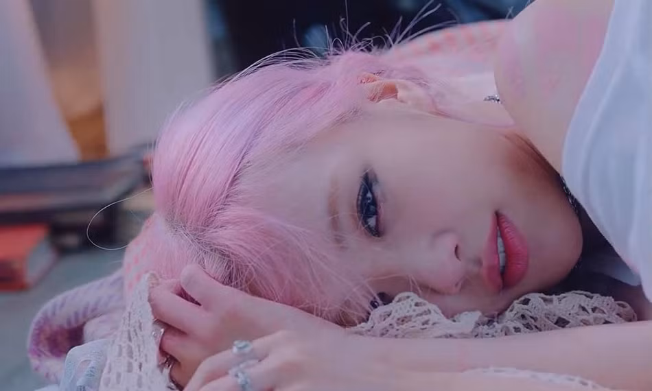 Đỉnh như Nayeon (TWICE), mặc đồ ngủ lên bìa Cosmopolitan Hàn vẫn được khen tới tấp ảnh 6