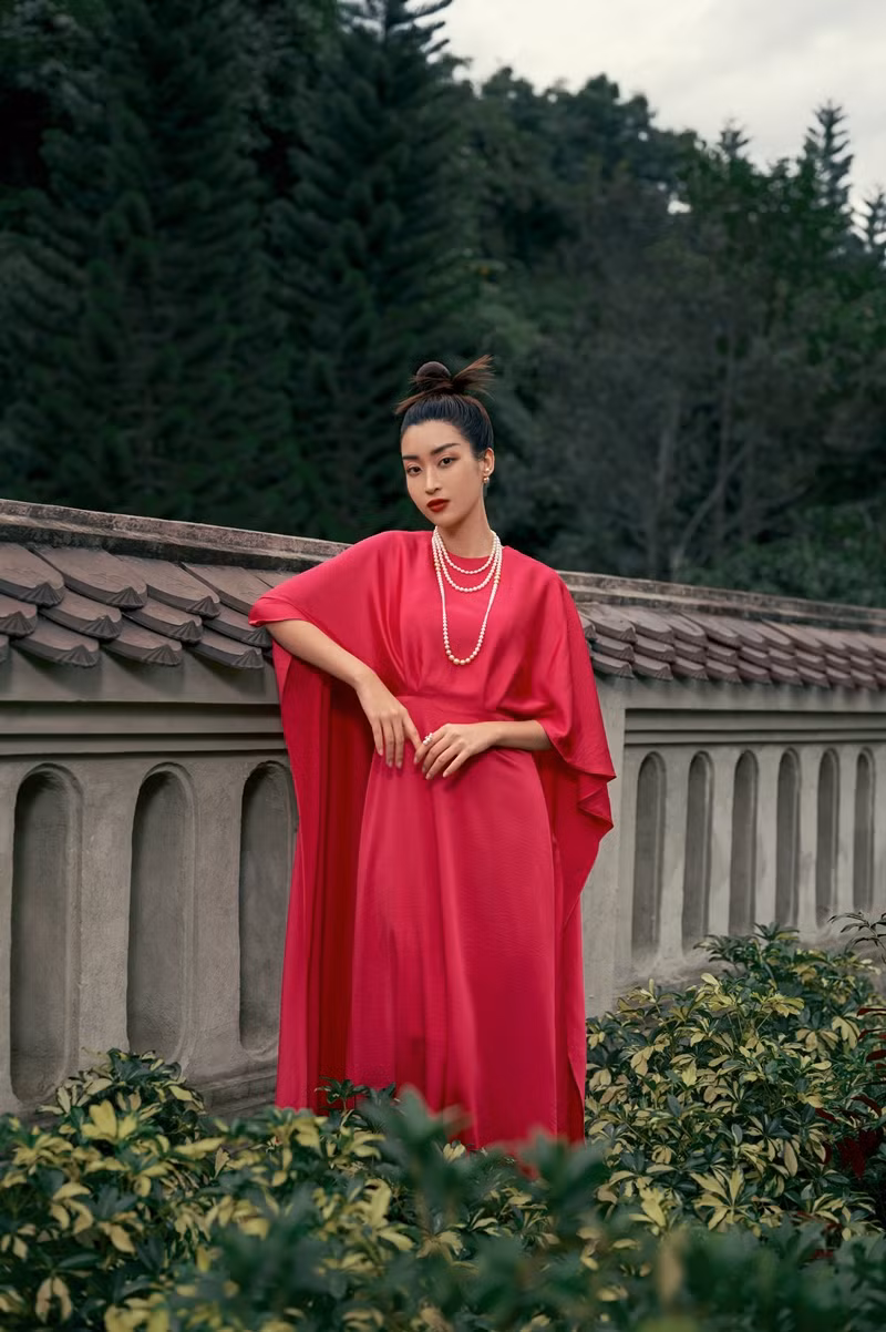 Hoa hậu Đỗ Mỹ Linh gợi ý chọn trang phục áo tứ thân cách điệu cho mùa Tết Tân Sửu ảnh 5