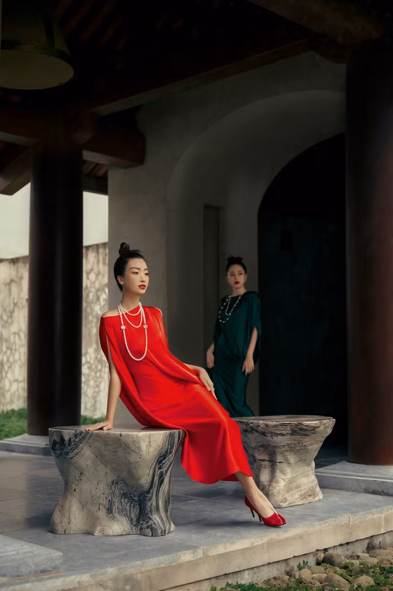 Hoa hậu Đỗ Mỹ Linh gợi ý chọn trang phục áo tứ thân cách điệu cho mùa Tết Tân Sửu ảnh 6