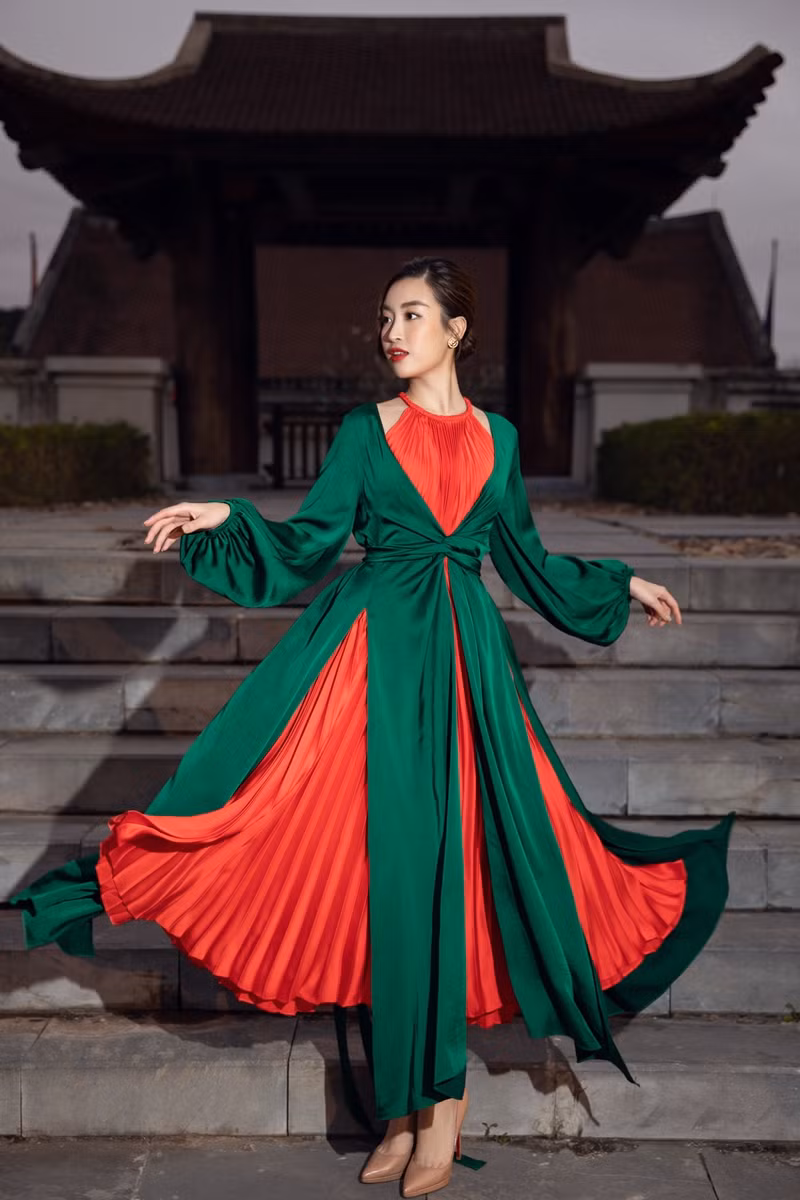 Hoa hậu Tiểu Vy, Mỹ Linh, Hương Giang, Chi Pu khoe thần thái trong cái lạnh dưới 10 độ ảnh 3