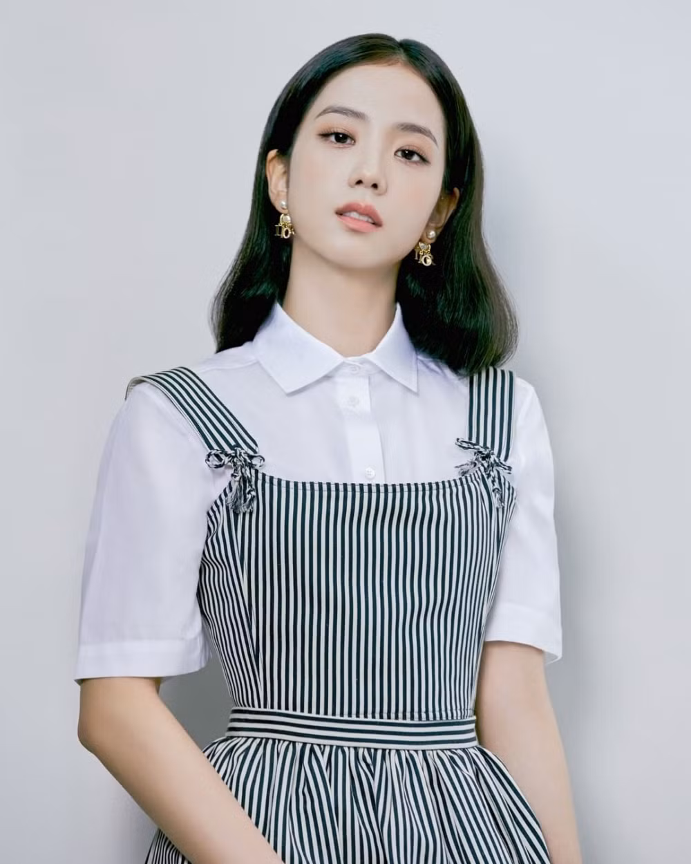 Lại đụng đồ Dior với Jisoo (BLACKPINK), Triệu Lệ Dĩnh tiếp tục bị chê lộ nhược điểm ảnh 3