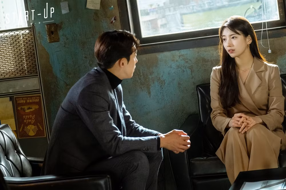 Hai thế hệ “tình đầu quốc dân” Son Ye Jin & Suzy đụng hàng: Không phân biệt được tuổi tác! ảnh 4