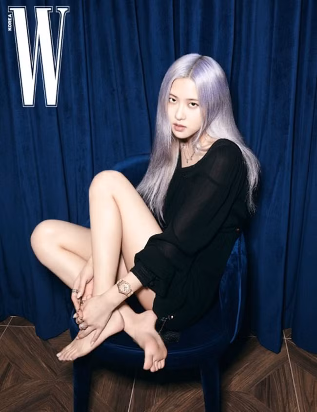 Rosé (BLACKPINK) lại có bộ ảnh siêu đẹp trên W tháng 8 với mái tóc tím khói thần thánh ảnh 4