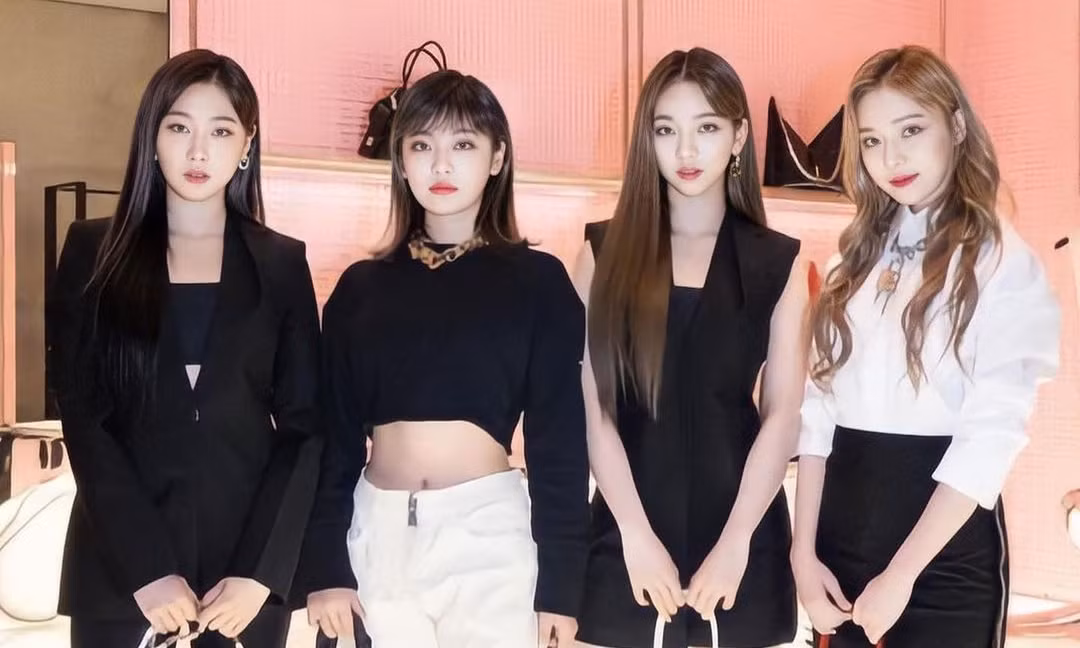 Stylist tiết lộ màu tóc của Rosé (BLACKPINK) trong ảnh teaser mới xinh như thiên nga trắng ảnh 5