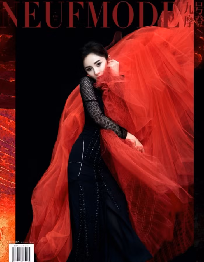 Dương Mịch “mở hàng” bìa năm mới của 3 tạp chí lớn, trong đó có Harper’s BAZAAR Việt Nam ảnh 2