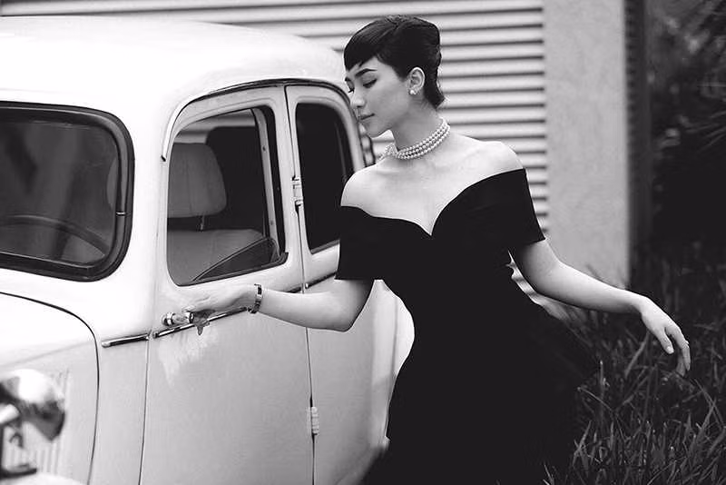 Hòa Minzy hóa "quý cô Hollywood", lấy cảm hứng từ ngôi sao điện ảnh Audrey Hepburn ảnh 3