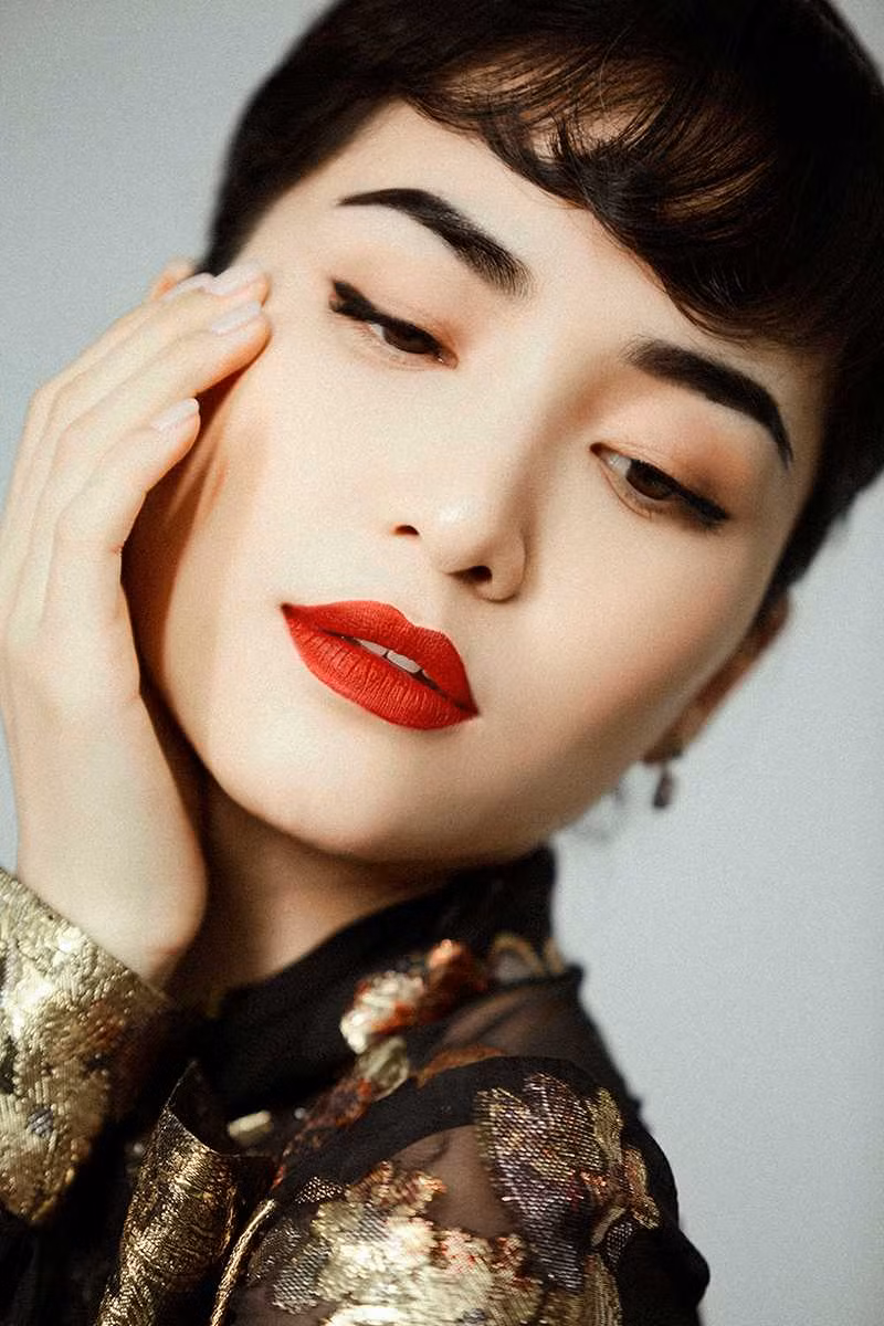 Hòa Minzy hóa "quý cô Hollywood", lấy cảm hứng từ ngôi sao điện ảnh Audrey Hepburn ảnh 5