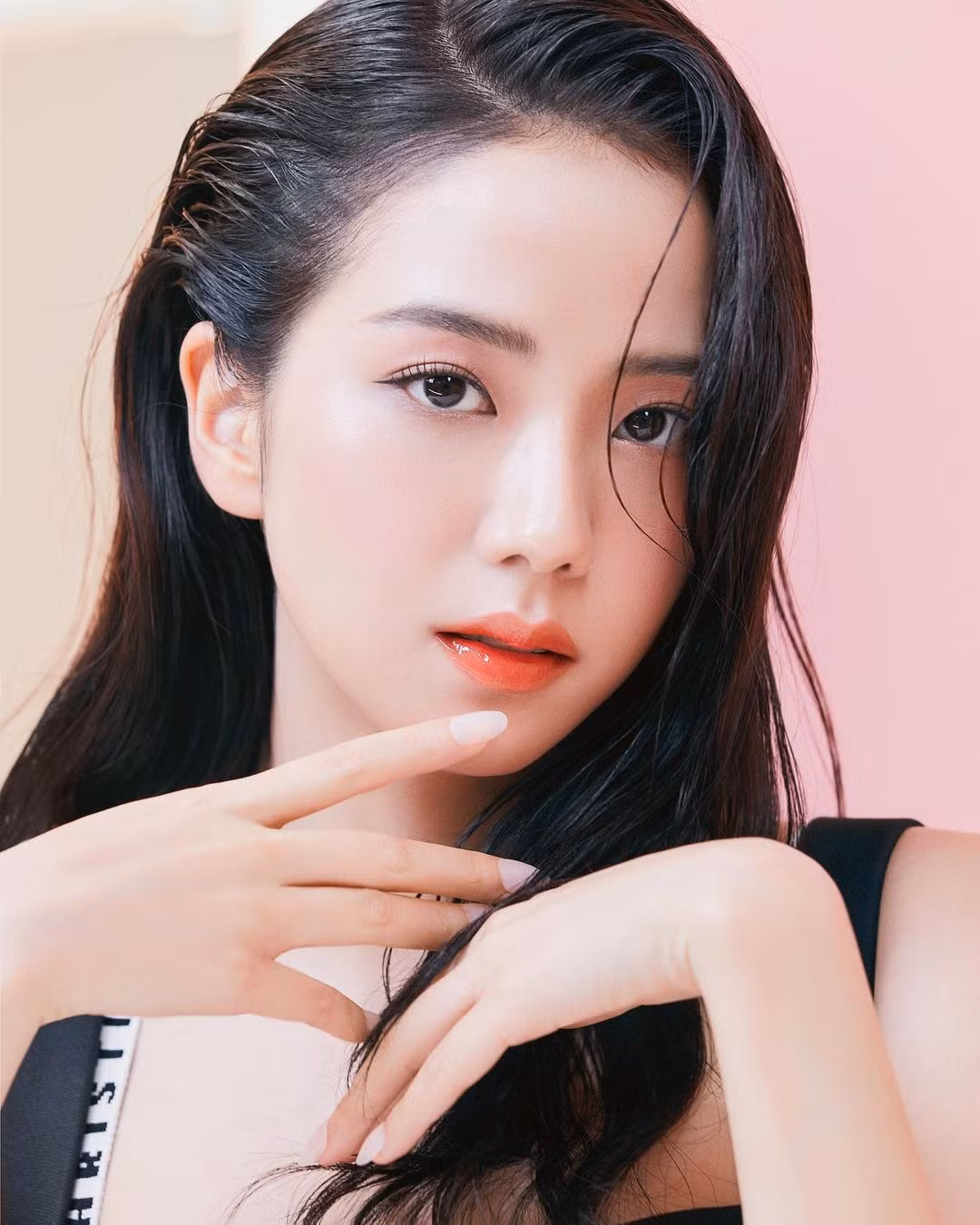 Jisoo BLACKPINK chứng minh nhan sắc hoa hậu, ảnh selfie và ảnh quảng cáo đẹp y chang nhau ảnh 2