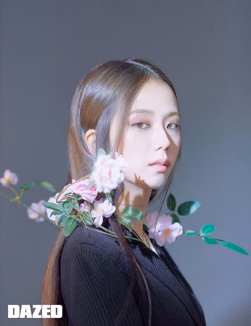 Jisoo BLACKPINK xinh như “tiên nữ” trên DAZED nhưng fan lại lo lắng vì điểm bất thường này ảnh 6