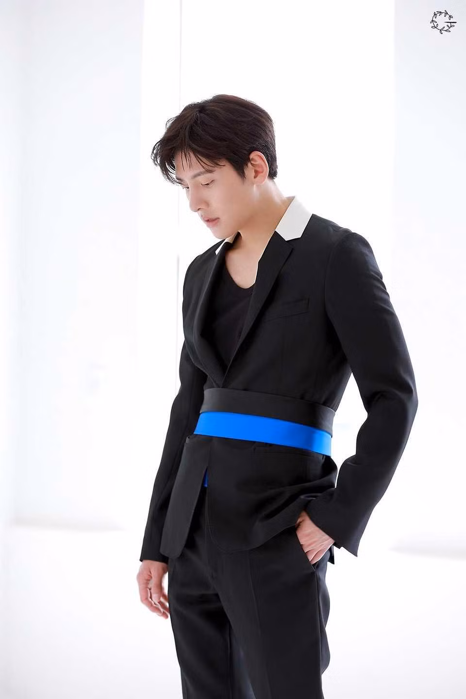 Loạt ảnh hậu trường của Ji Chang Wook khiến fangirl “lịm tim” vì visual quá đỉnh cao ảnh 8