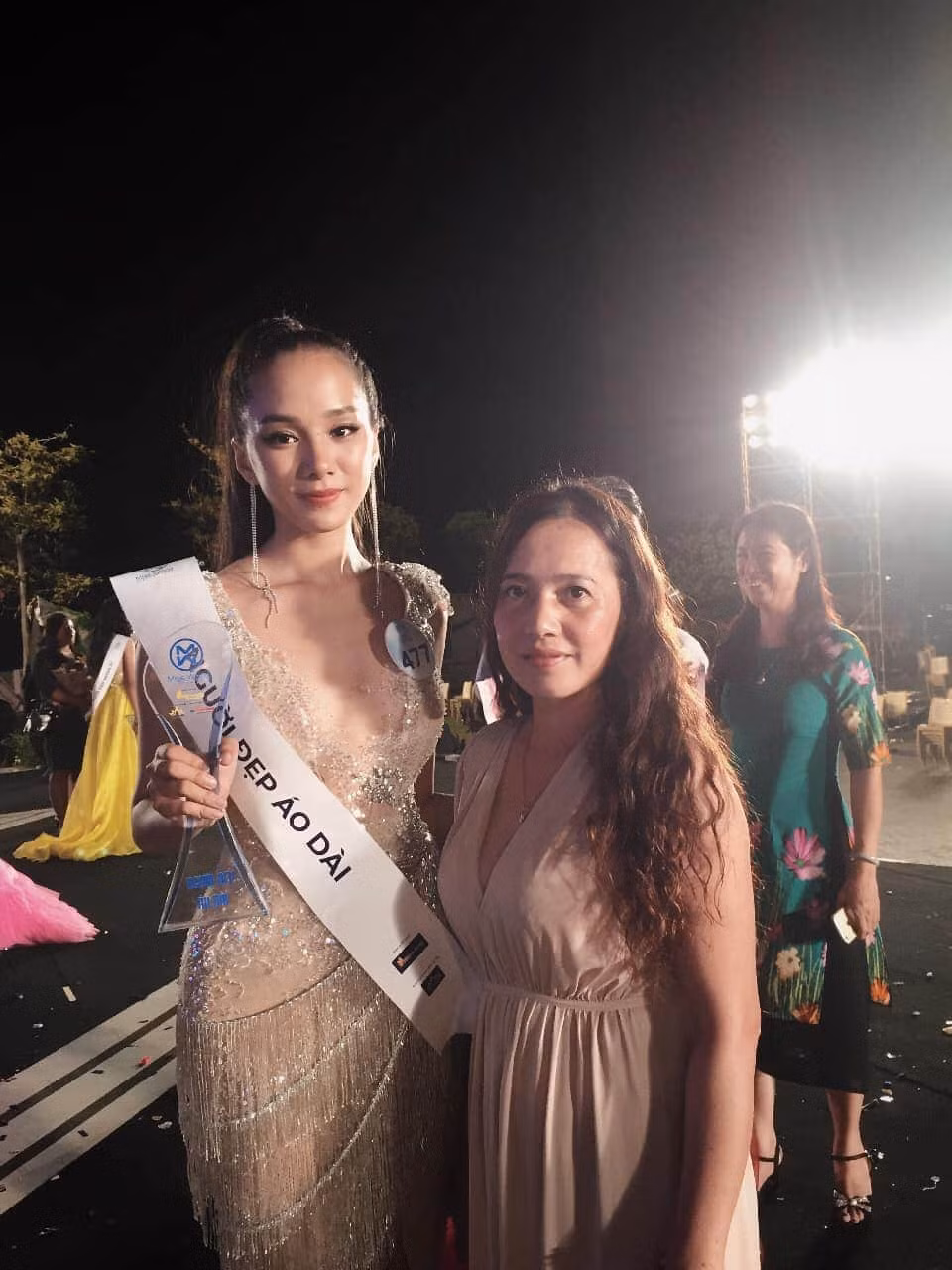 Ứng viên 2K1 của Hoa Hậu Việt Nam sở hữu gương mặt giống nữ chính “Chiếc Lá Cuốn Bay“ ảnh 2