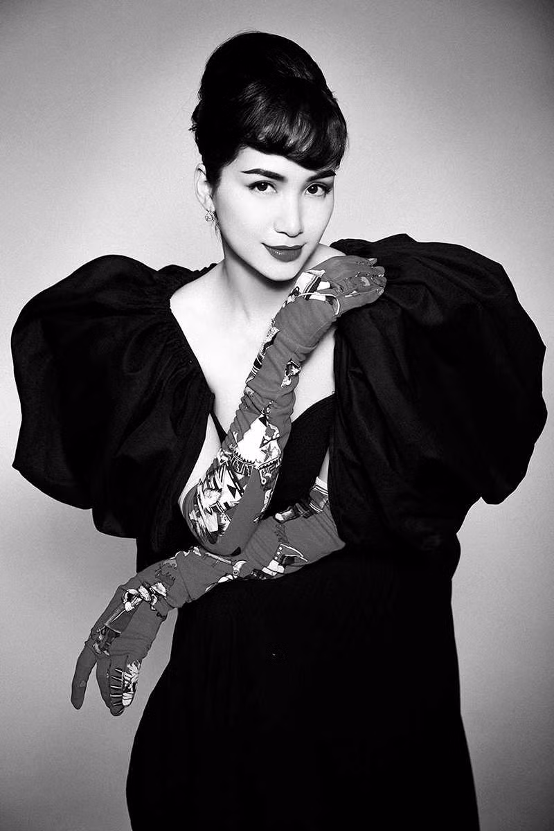 Hòa Minzy hóa "quý cô Hollywood", lấy cảm hứng từ ngôi sao điện ảnh Audrey Hepburn ảnh 6