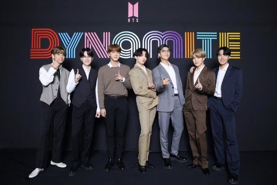 Tiết lộ của BigHit có thể hoãn việc nhập ngũ của Jin (BTS) tới 1 năm khiến netizen xôn xao ảnh 2