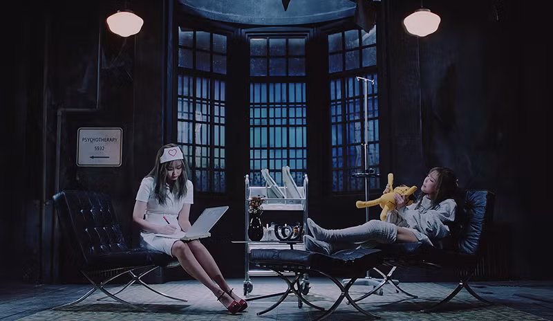 Mặc đồ y tá cho Jennie trong “Lovesick Girls”, stylist của BLACKPINK bị chê thiếu nhạy cảm ảnh 1