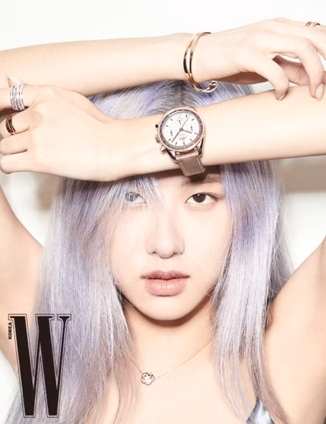 Rosé (BLACKPINK) lại có bộ ảnh siêu đẹp trên W tháng 8 với mái tóc tím khói thần thánh ảnh 2