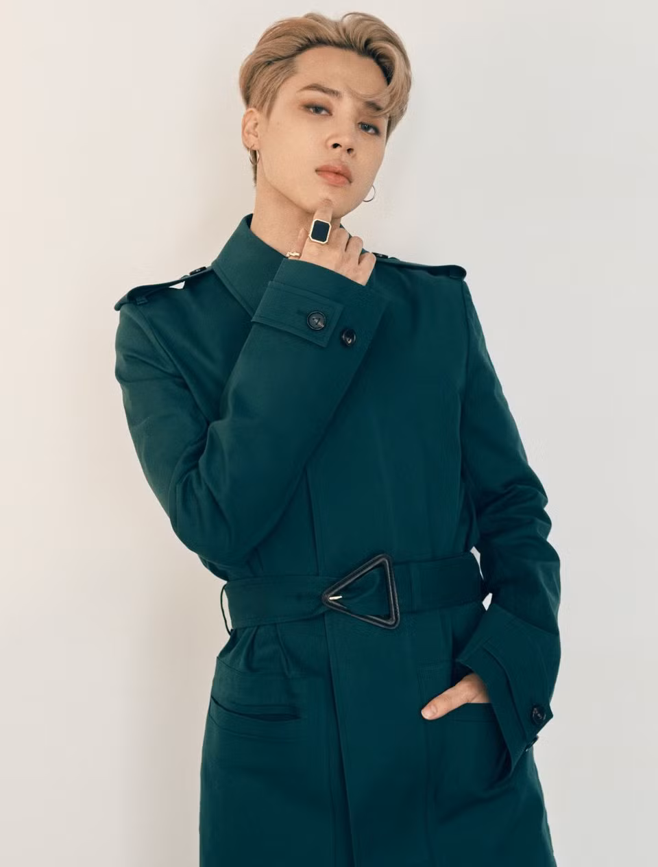 Xuất hiện như người mẫu trên bìa Esquire, BTS chia sẻ quan điểm về sự nam tính ảnh 8