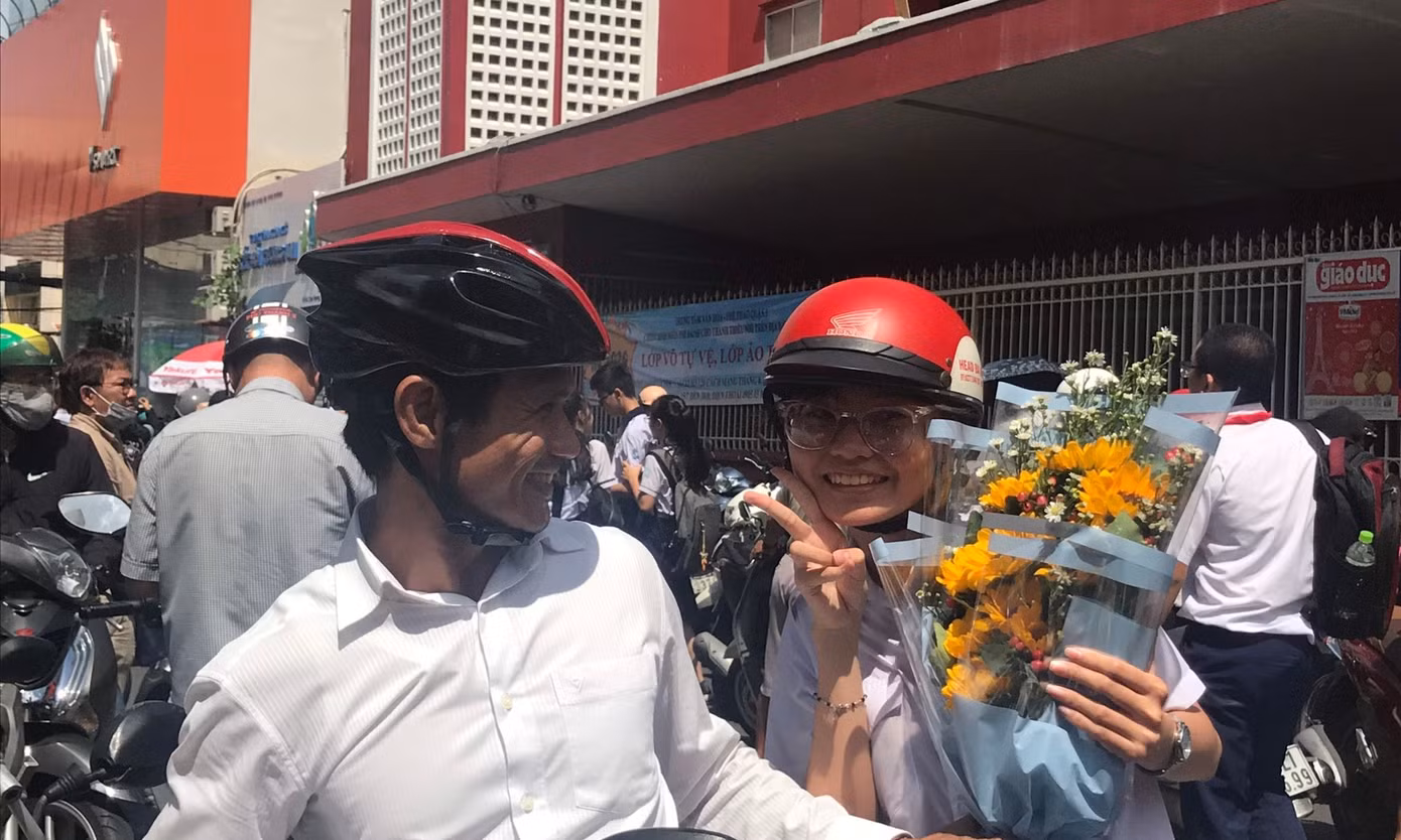 Trọn bộ đáp án chính thức Toán - Văn - Anh tuyển sinh lớp 10 năm 2020 từ Sở GD-ĐT TP.HCM ảnh 11 Trọn bộ đáp án chính thức Toán - Văn - Anh tuyển sinh lớp 10 năm 2020 từ Sở GD-ĐT TP.HCM ảnh 11