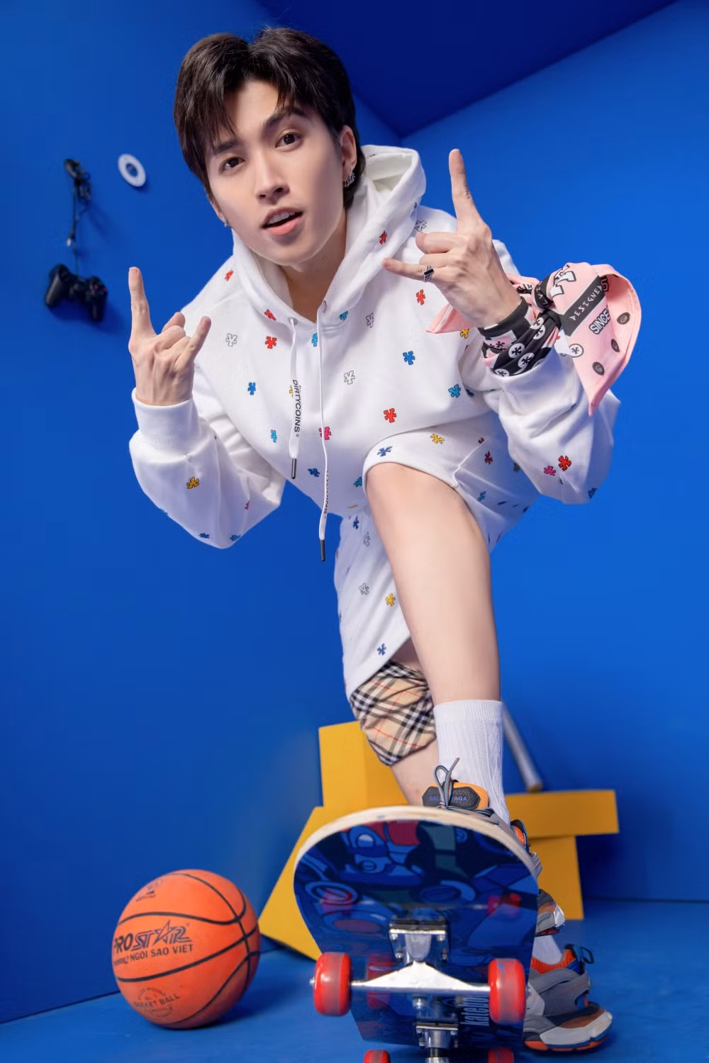Cặp đôi đam mỹ Đỗ Hoàng Dương - Cody đưa chuyện “tình yêu mùa dịch” vào MV mới ảnh 2