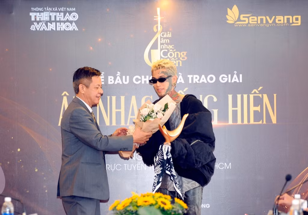 Giải “Cống Hiến 2021“: Dế Choắt được vinh danh là “Nghệ sĩ mới của năm“ ảnh 4