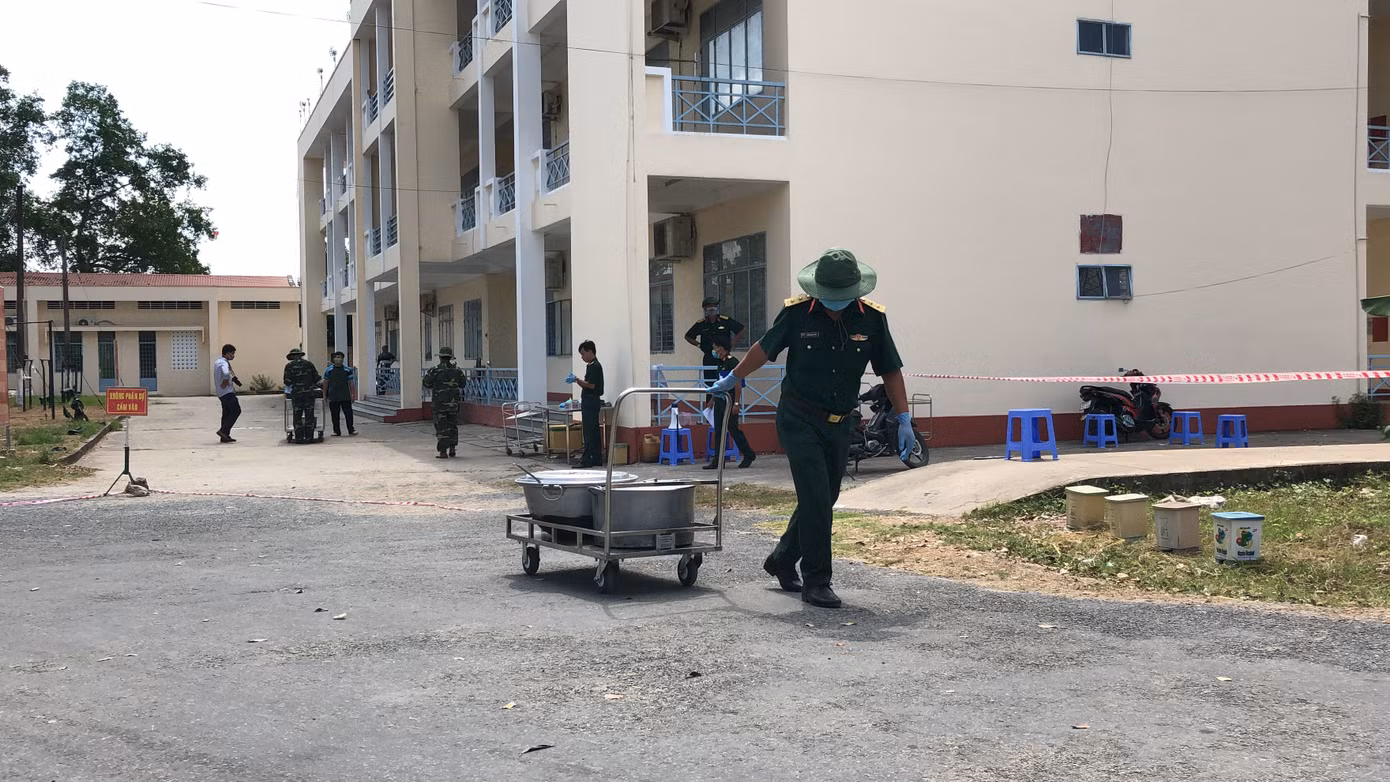 Tiêu chuẩn bộ đội ăn thế nào, người ở khu cách ly được ăn như vậy ảnh 6