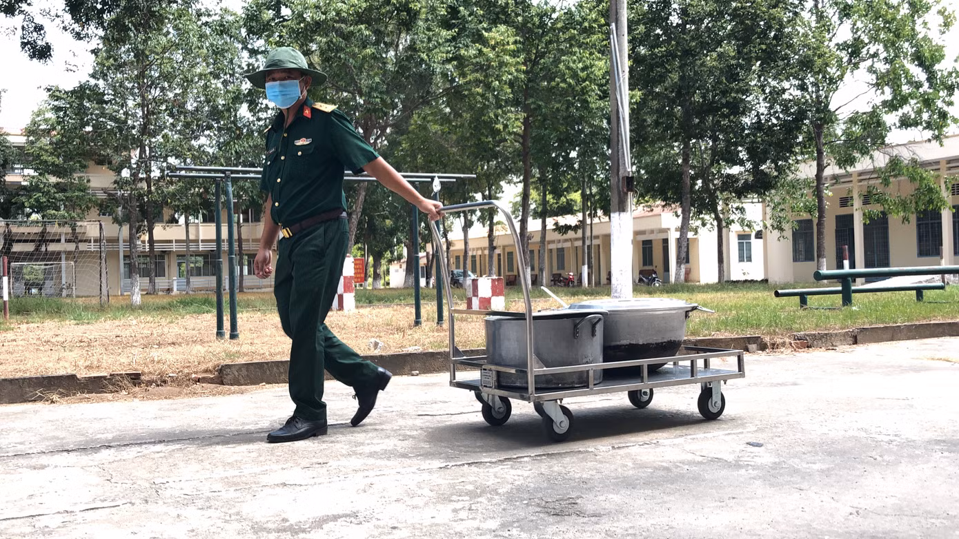 Tiêu chuẩn bộ đội ăn thế nào, người ở khu cách ly được ăn như vậy ảnh 4