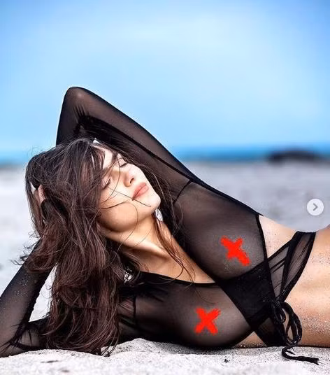 Người đẹp Pháp quyến rũ 'khó cưỡng' với áo tắm xuyên thấu ảnh 2