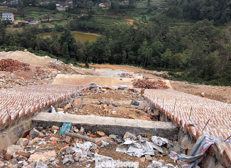 Cận cảnh siêu dự án 'bạt núi' làm du lịch ở Lũng Cú vừa bị đình chỉ ảnh 5