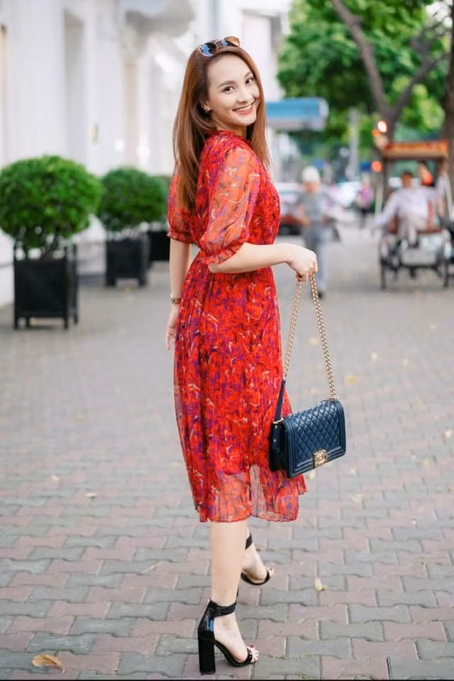 'Bỏng mắt' ngắm Chi Pu thả dáng siêu gợi cảm bên bể bơi ảnh 11
