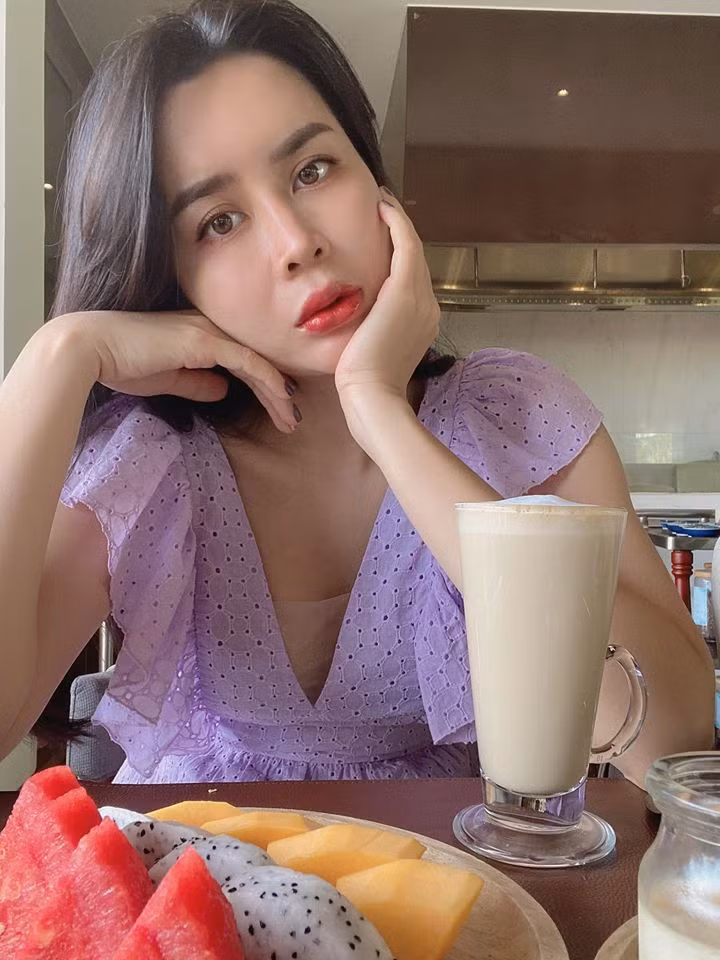 'Bỏng mắt' ngắm Chi Pu thả dáng siêu gợi cảm bên bể bơi ảnh 13