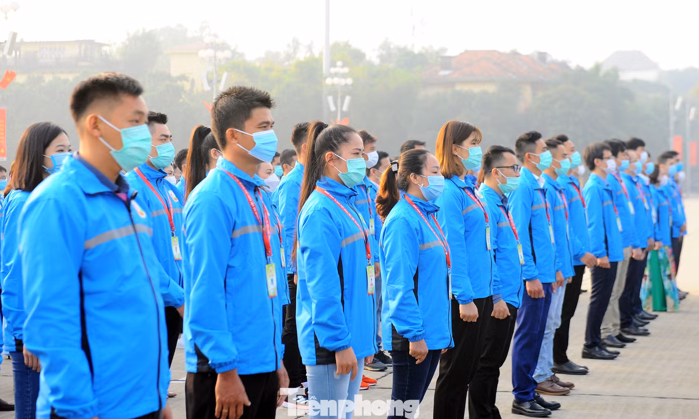 Các tài năng trẻ Việt Nam báo công, vào Lăng viếng Chủ tịch Hồ Chí Minh ảnh 8