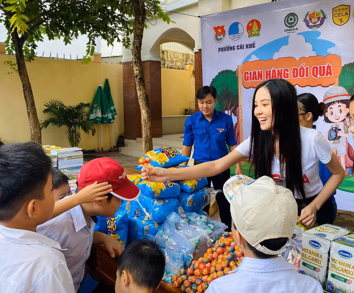 Người đẹp Huỳnh Thúy Vi nhận bằng thạc sĩ, chuẩn bị làm giảng viên đại học ảnh 5