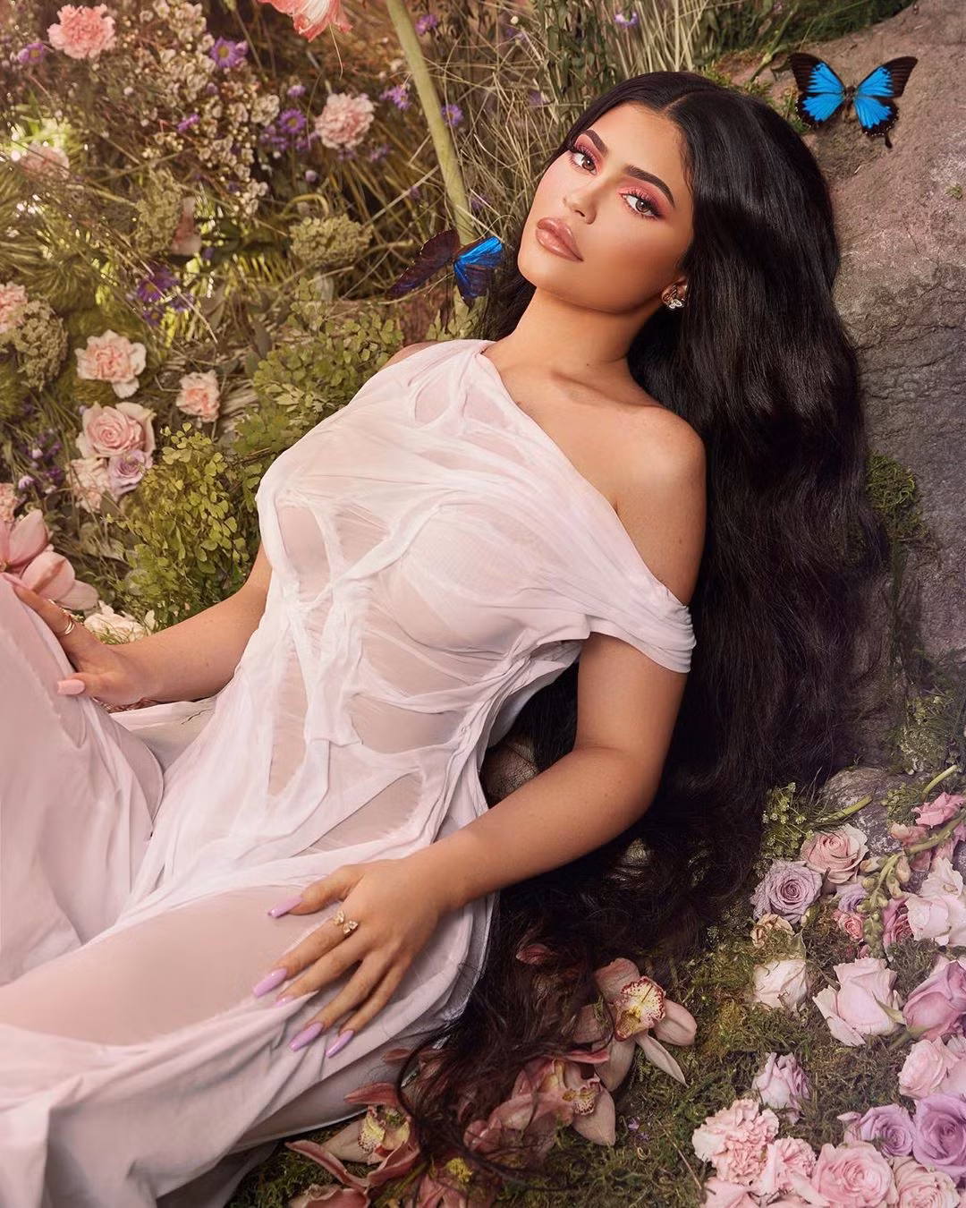 Cô út tỉ phú nhà Kardashian dáng tròn đầy nảy nở với áo tắm lạ mắt ảnh 8