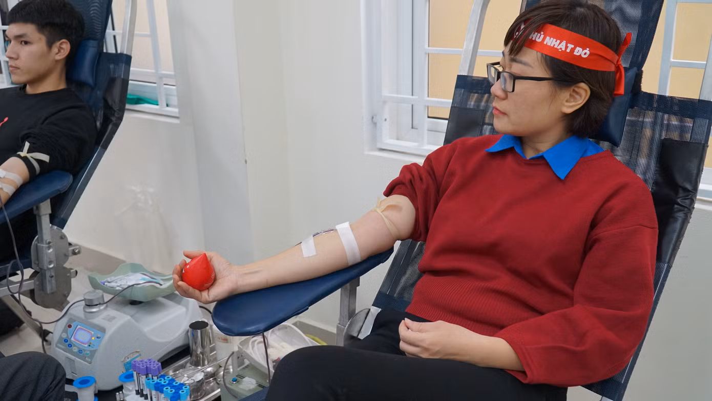 Tưng bừng Chủ Nhật Đỏ giữa mưa lạnh xứ Huế ảnh 19