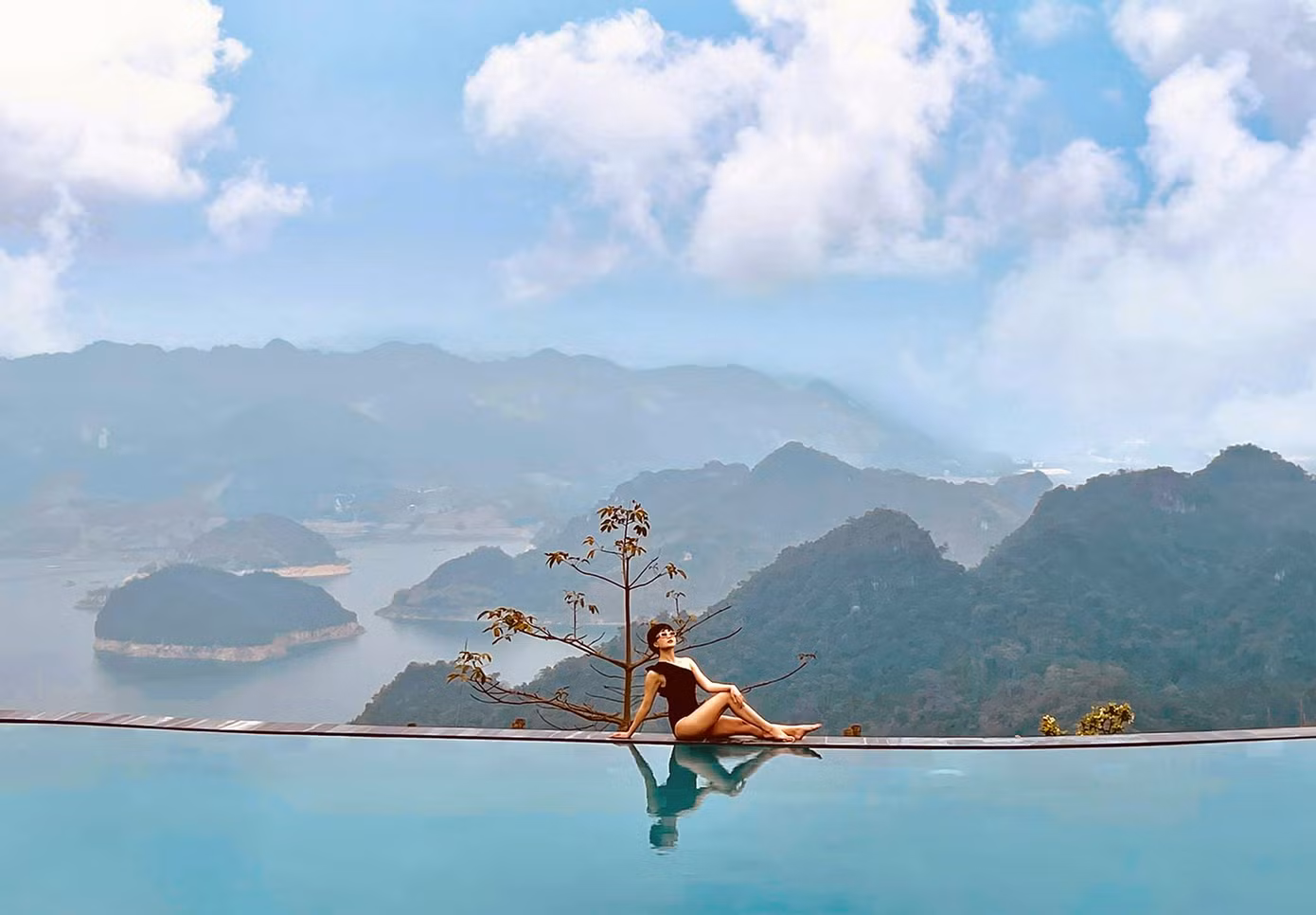 Cựu hoa khôi trường ĐH Ngoại thương khoe hình ảnh “chu du khắp nơi“ ảnh 2