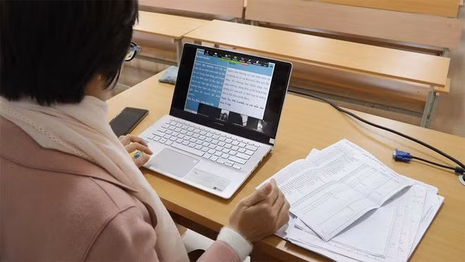 Sinh viên triển khai học trực tuyến trước diễn biến dịch COVID-19 ảnh 2