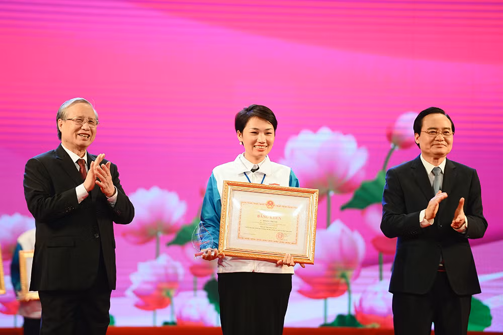 Tuyên dương 130 học sinh, sinh viên là những điển hình xuất sắc ảnh 1