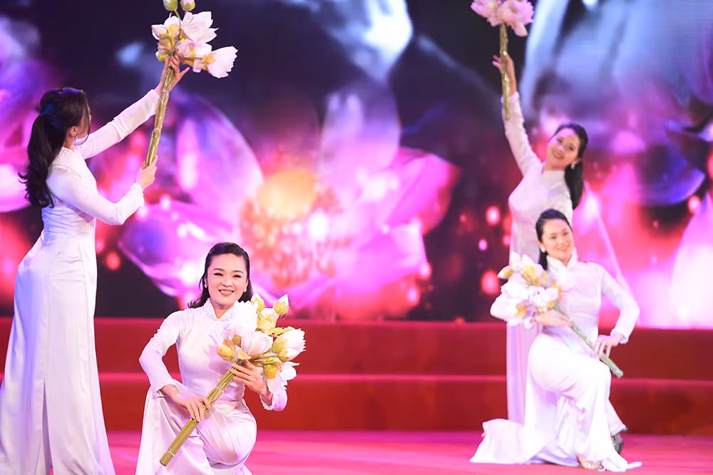 Tuyên dương 130 học sinh, sinh viên là những điển hình xuất sắc ảnh 6