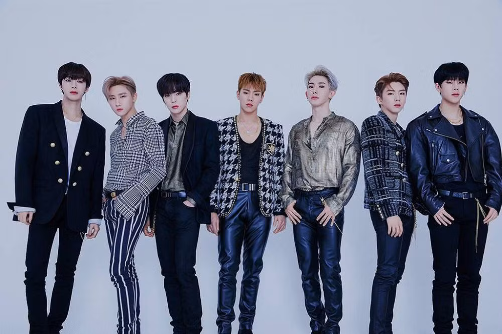 Tại sao dù nhảy cực sung, tóc các nam idol K-Pop vẫn nguyên nếp không rối sợi nào? ảnh 6