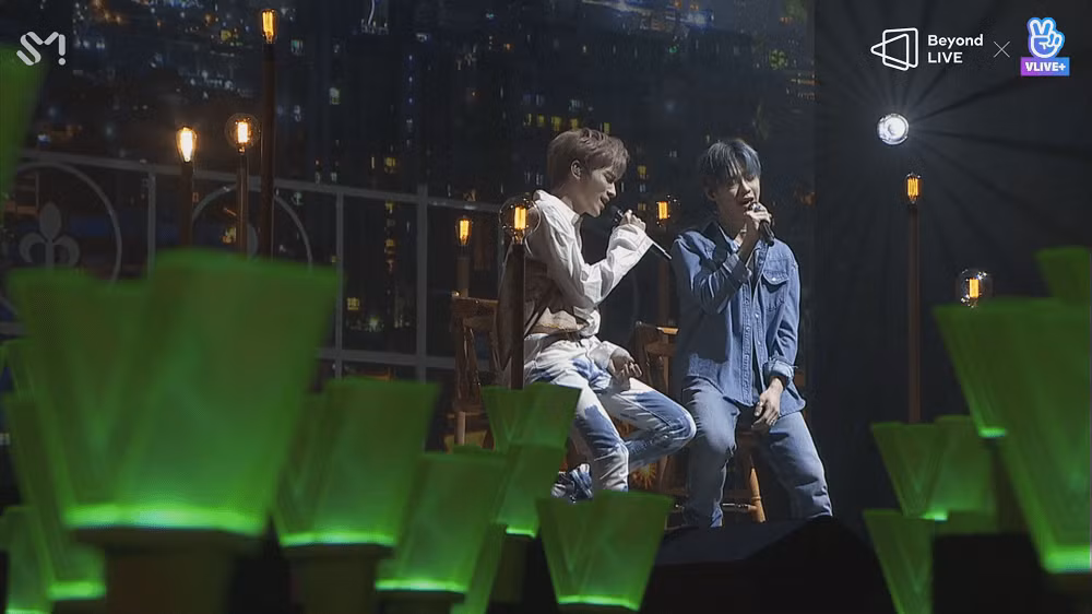 Bùng nổ cảm xúc với concert trực tuyến của WayV: Sân khấu đỉnh cao, Lucas bật khóc vì fan ảnh 4