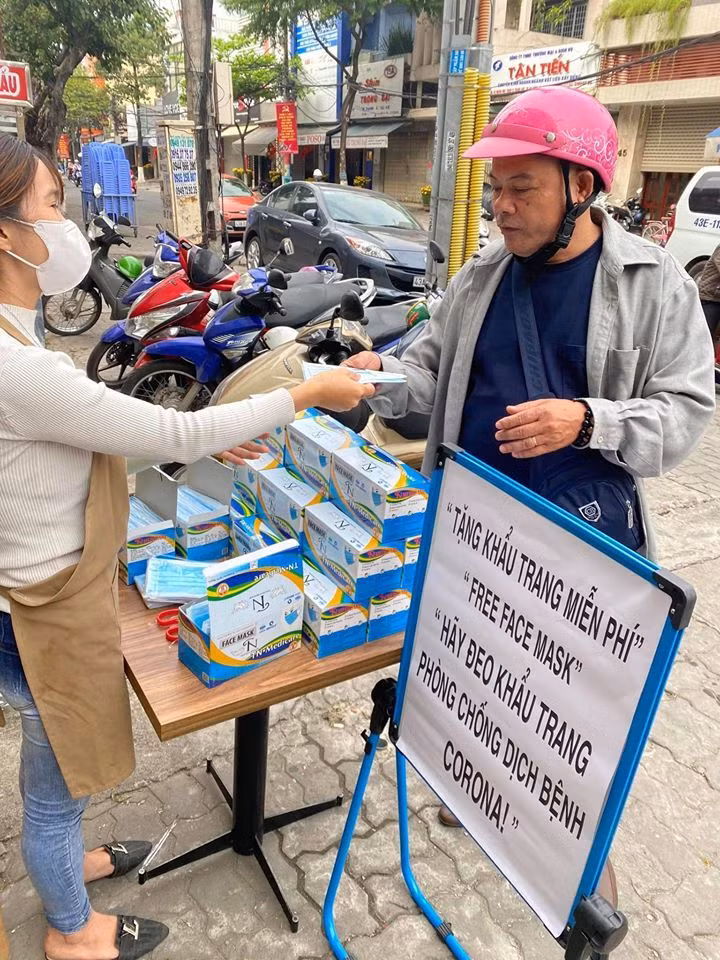 Những hình ảnh cảm động từ “tâm dịch” Đà Nẵng: “Đà Nẵng giữ sức khỏe, Đà Nẵng hỉ?“ ảnh 5