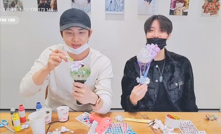 Khổ như “thánh sold-out” Jung Kook: Mặc quần soóc đi lông nhông cũng gây “cháy hàng“ ảnh 7