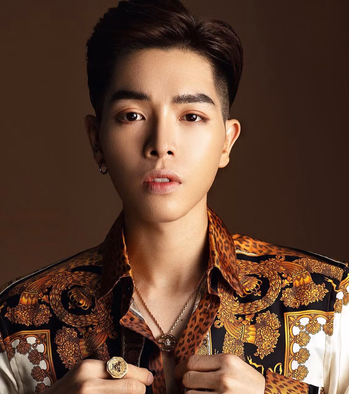 Đức Phúc khiến fan đi hết từ bất ngờ này đến bất ngờ khác với nút vàng YouTube ảnh 2 Đức Phúc khiến fan đi hết từ bất ngờ này đến bất ngờ khác với nút vàng YouTube ảnh 2