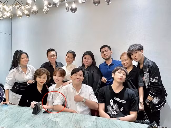 Thêm một bằng chứng khiến khán giả đoán rằng Hari Won đang có tin vui ảnh 4