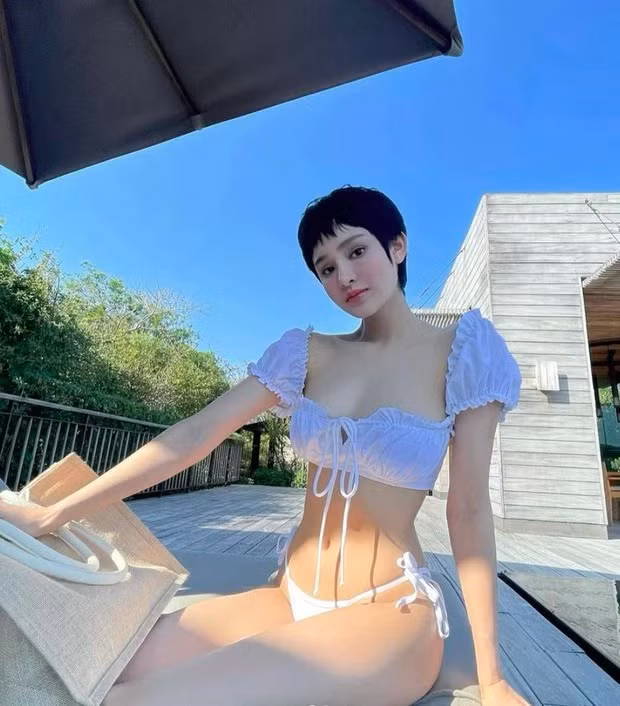 Sao Việt trong cuộc đua bikini nóng bỏng: Ai cũng tự tin khoe ngực đầy eo thon ảnh 11