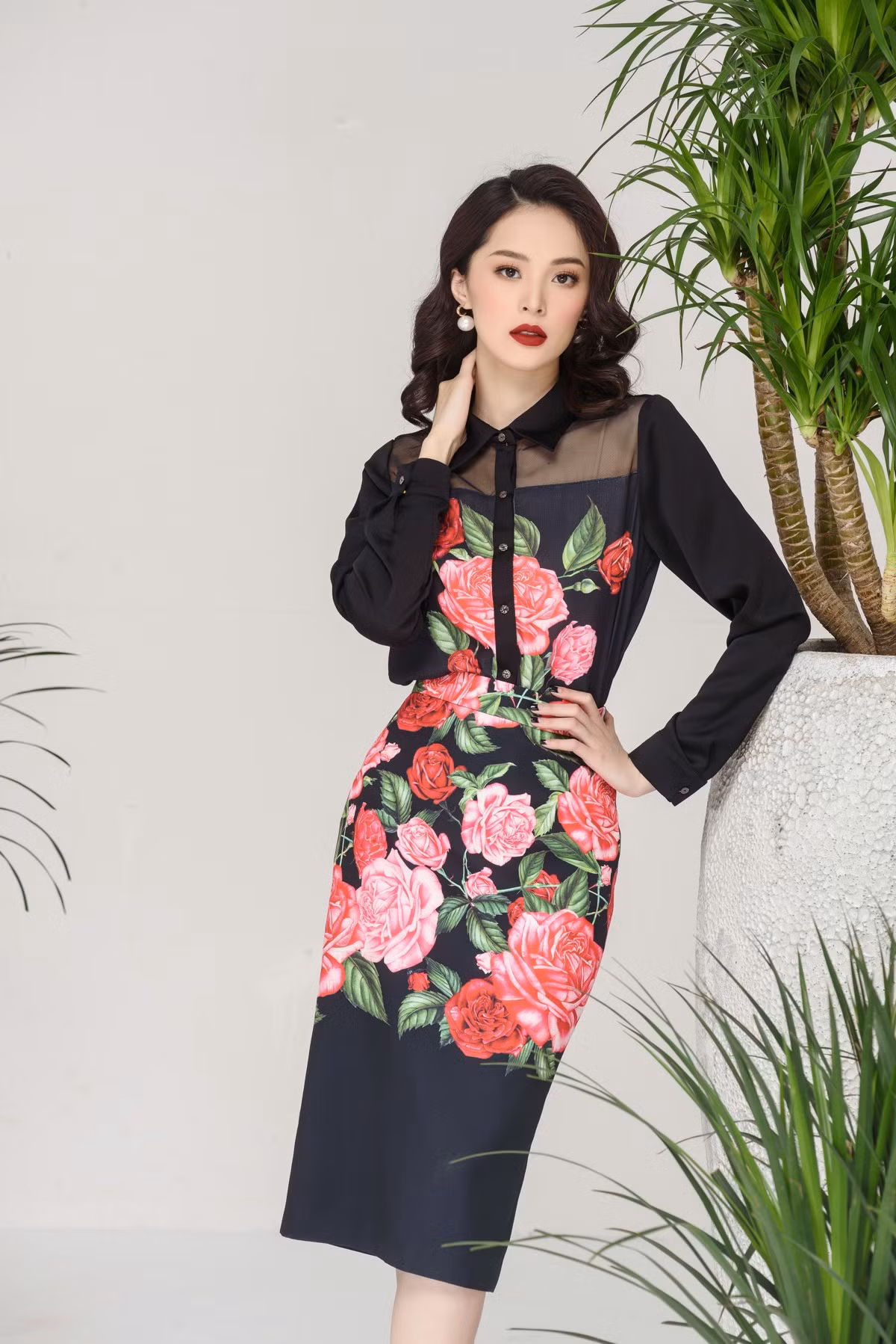 Cùng Hoa hậu Đỗ Thị Hà chọn một bộ váy hoa cho mùa Xuân thêm rực rỡ ảnh 10