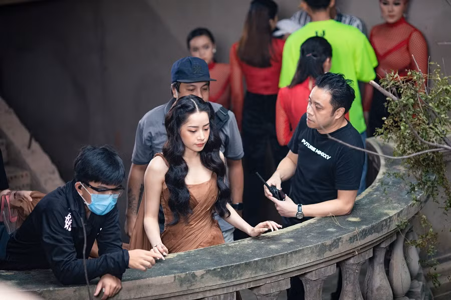 Chi Pu “mạo hiểm” làm điều này vào đầu Năm mới 2021, khiến khán giả bất ngờ ảnh 6