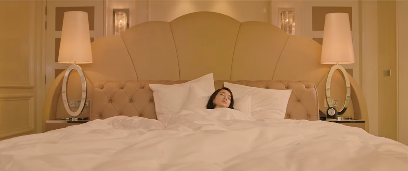 Choáng ngợp với cuộc sống sang chảnh của giới siêu giàu trong “Gái già lắm chiêu V” ảnh 5
