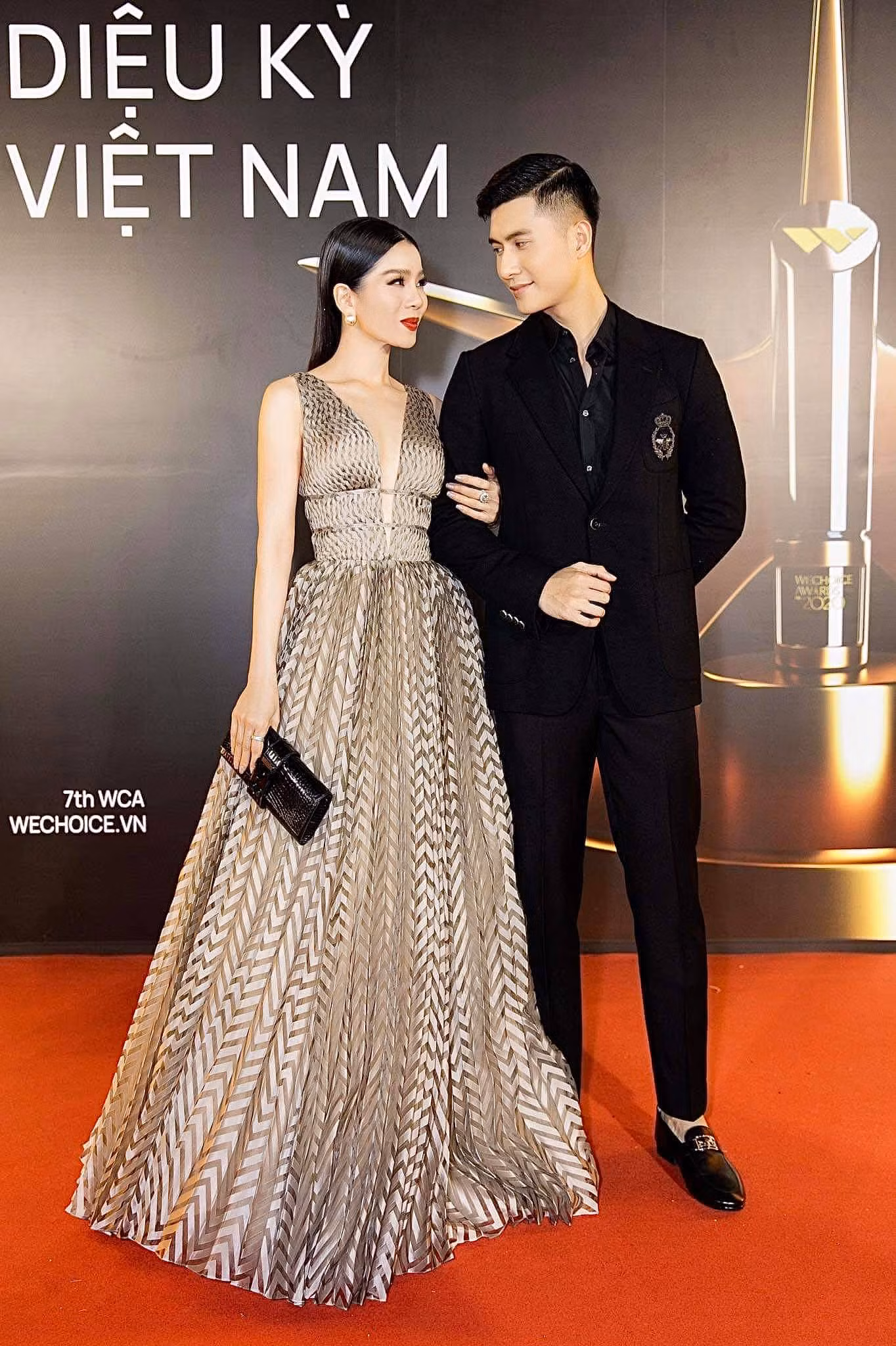 Lần đầu tiên sau 3 tháng ly hôn, Lệ Quyên chính thức công khai hẹn hò tình trẻ kém 12 tuổi ảnh 4