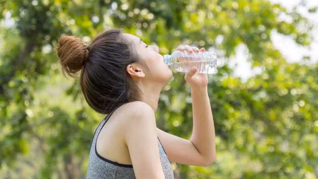 Vài cách hạ nhiệt nhanh trong những ngày nóng không chịu nổi, ăn cay là nghe lạ nhất! ảnh 2